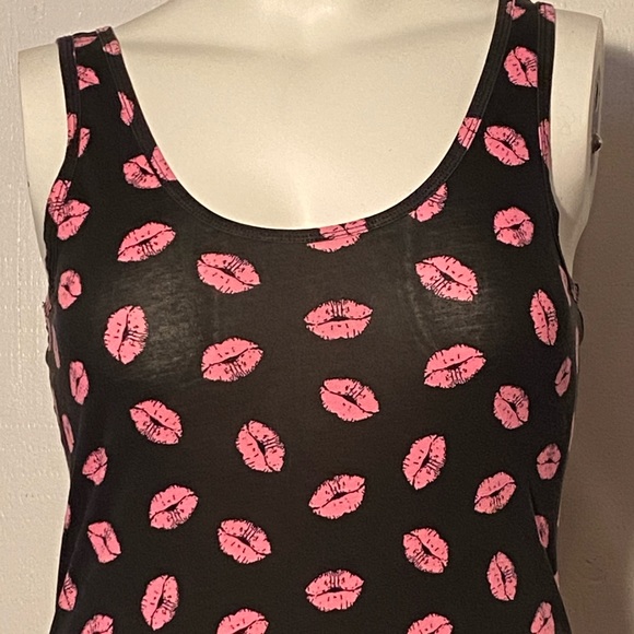 No Boundaries Tops - No Boundaries Kisses Tank Top 💋